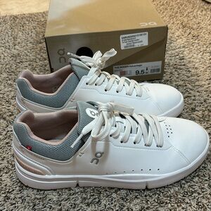 ON The Roger Advantage size 9.5 BRAND NEW